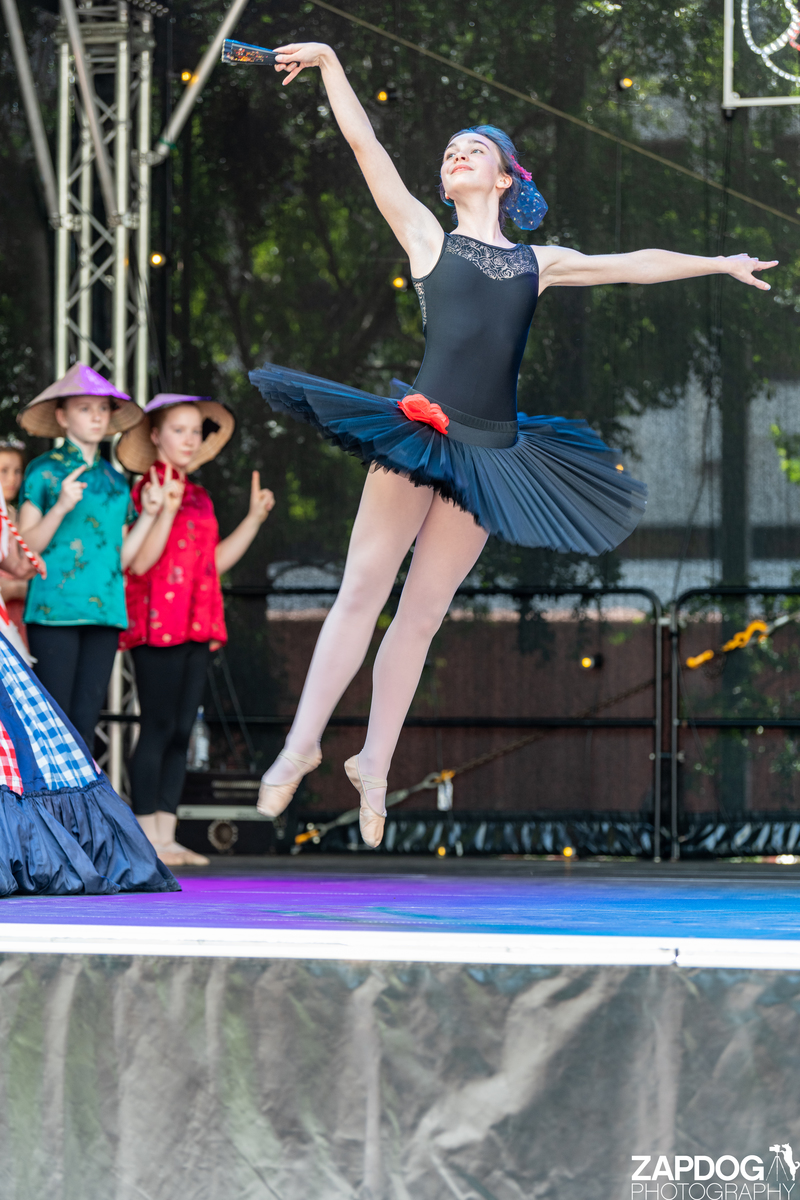 galleries/WellXmas2019/Dancers/mid/mid_welly2019_-4588.jpg