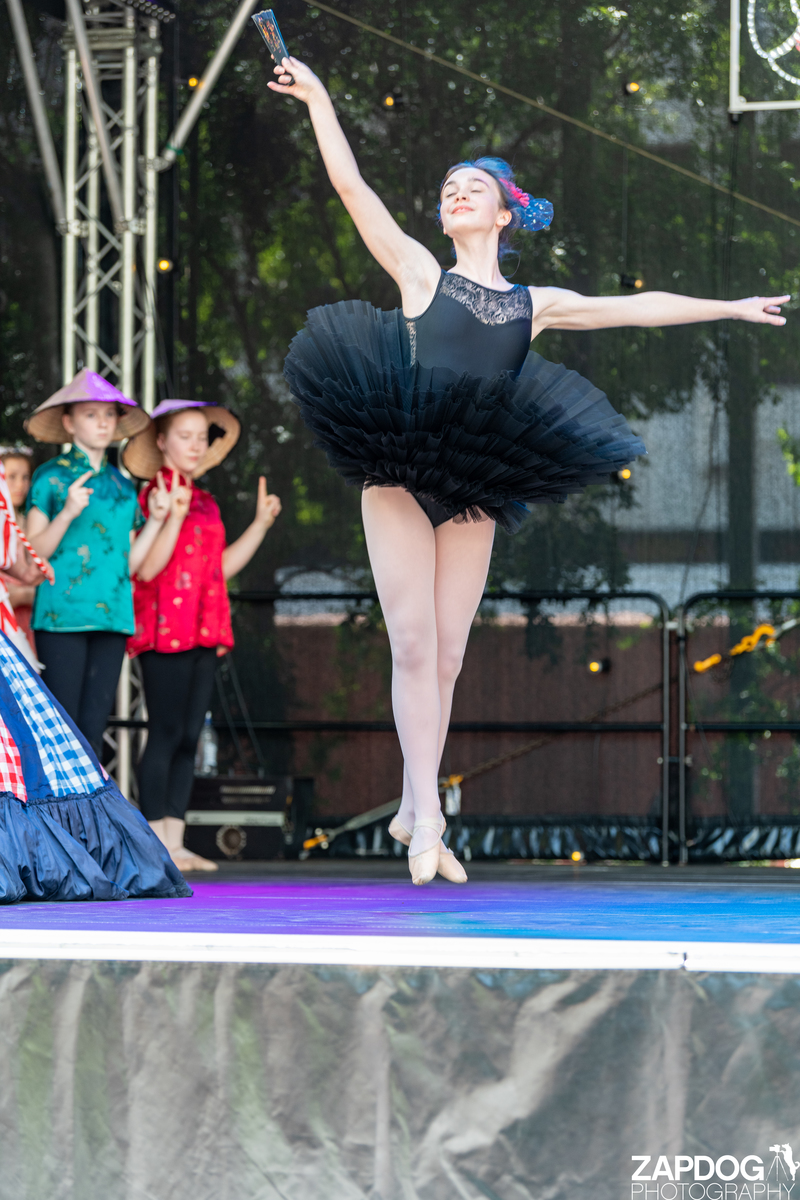 galleries/WellXmas2019/Dancers/mid/mid_welly2019_-4589.jpg