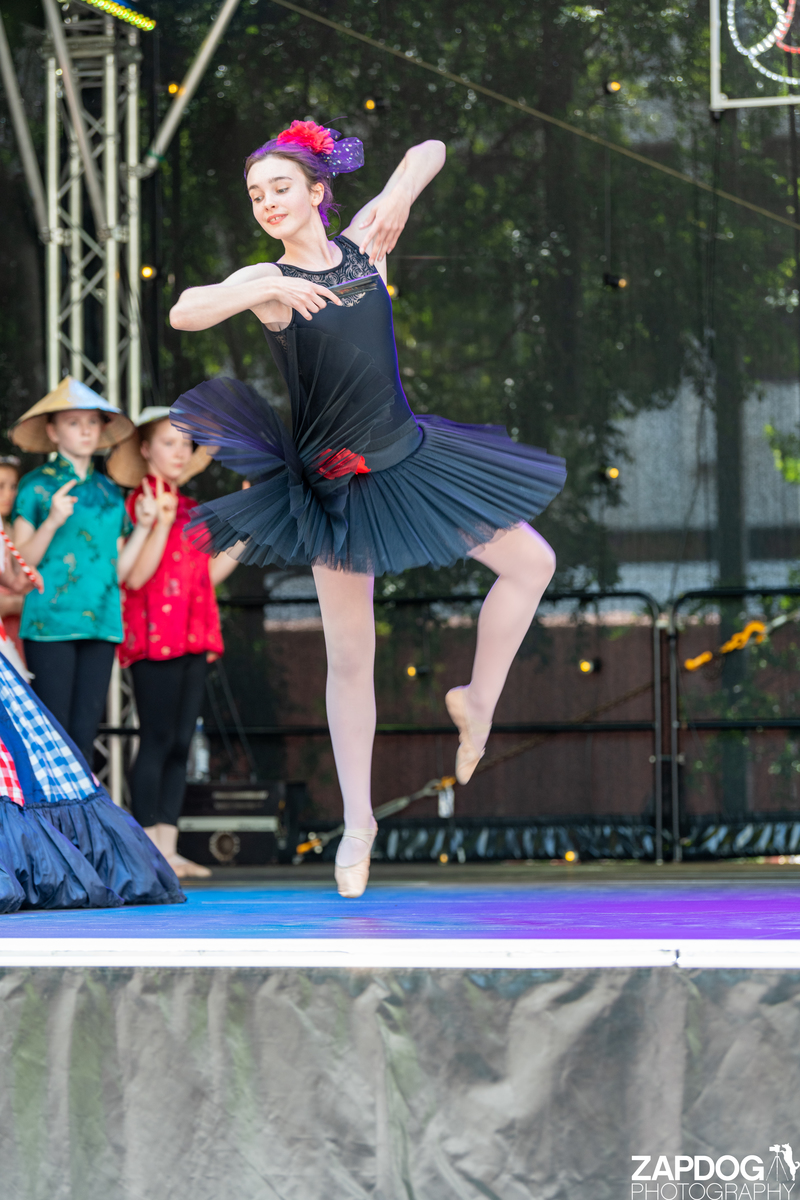 galleries/WellXmas2019/Dancers/mid/mid_welly2019_-4592.jpg