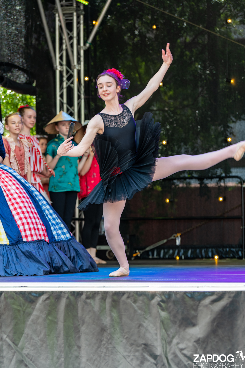 galleries/WellXmas2019/Dancers/mid/mid_welly2019_-4593.jpg