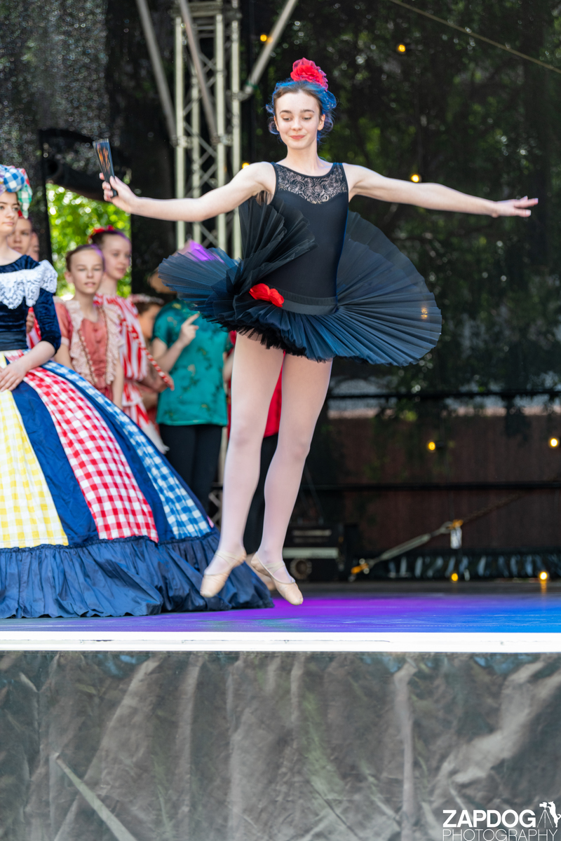 galleries/WellXmas2019/Dancers/mid/mid_welly2019_-4597.jpg