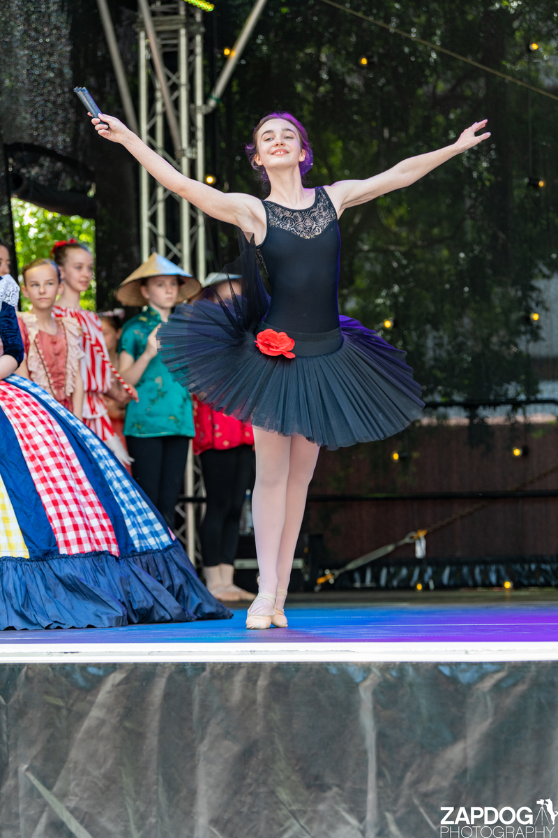 galleries/WellXmas2019/Dancers/mid/mid_welly2019_-4599.jpg