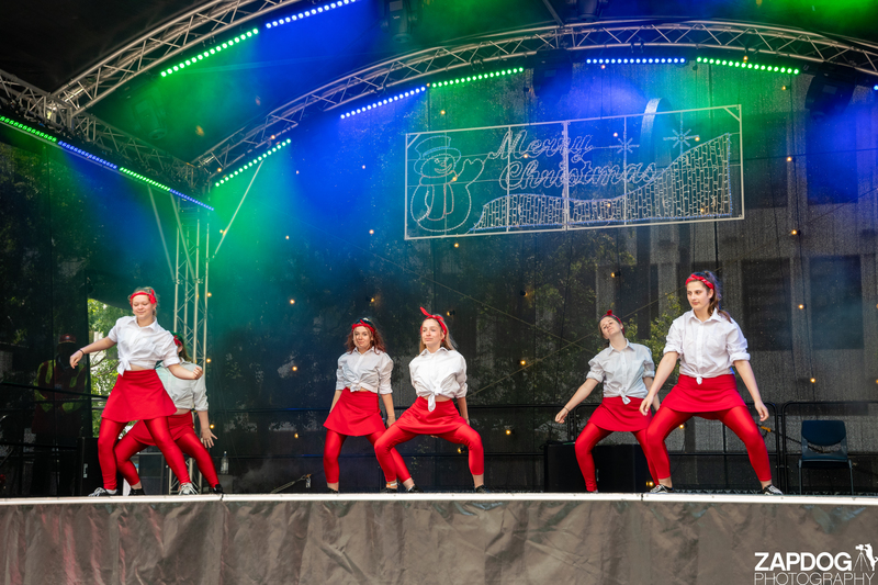 galleries/WellXmas2019/Dancers/mid/mid_welly2019_2_-5048.jpg