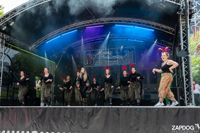 galleries/WellXmas2019/Dancers/mid/mid_welly2019_2_-5100.jpg