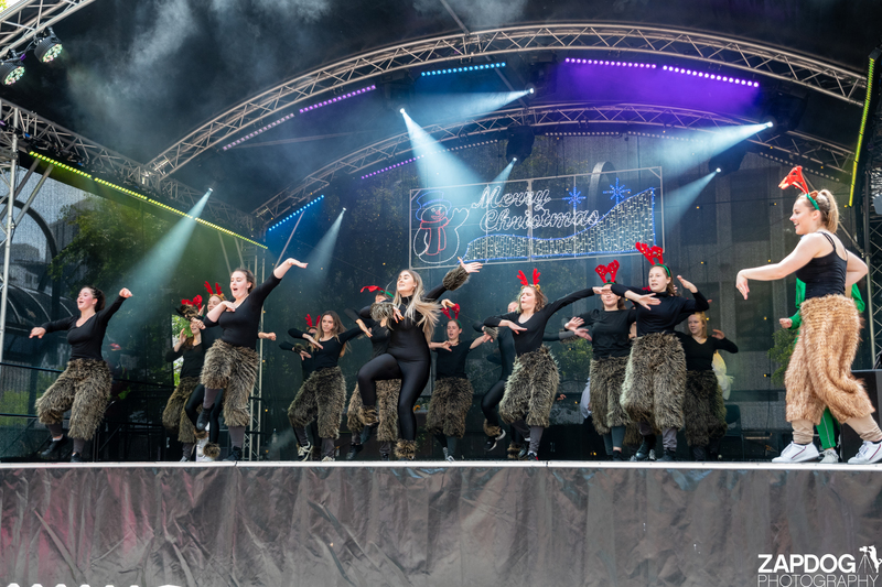 galleries/WellXmas2019/Dancers/mid/mid_welly2019_2_-5101.jpg
