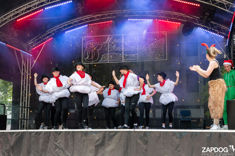 galleries/WellXmas2019/Dancers/mid/mid_welly2019_2_-5125.jpg