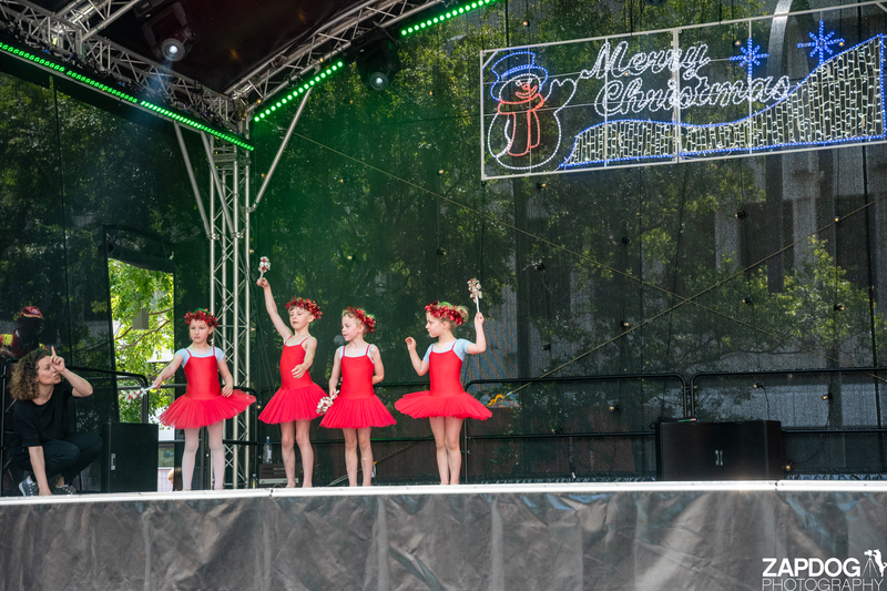 galleries/WellXmas2019/Dancers/mid/mid_welly2019_2_-5460.jpg