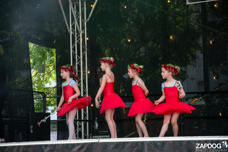 galleries/WellXmas2019/Dancers/mid/mid_welly2019_2_-5467.jpg