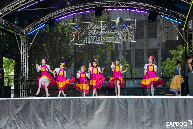 galleries/WellXmas2019/Dancers/mid/mid_welly2019_2_-5541.jpg