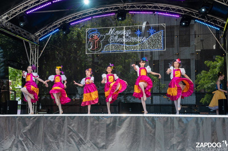 galleries/WellXmas2019/Dancers/mid/mid_welly2019_2_-5546.jpg