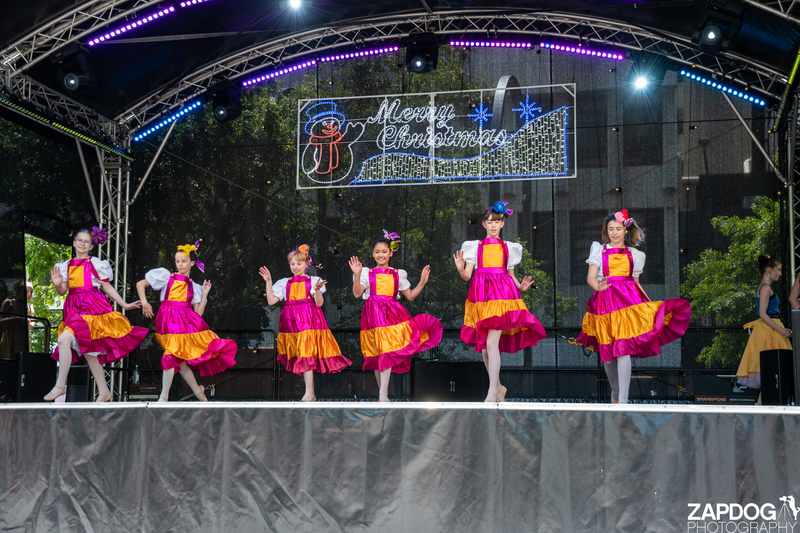 galleries/WellXmas2019/Dancers/mid/mid_welly2019_2_-5548.jpg
