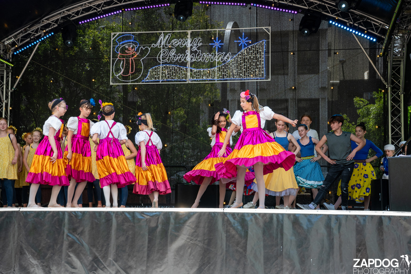 galleries/WellXmas2019/Dancers/mid/mid_welly2019_2_-5559.jpg