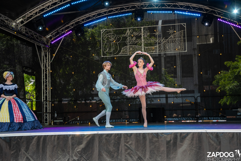 galleries/WellXmas2019/Dancers/mid/mid_welly2019_2_-5889.jpg