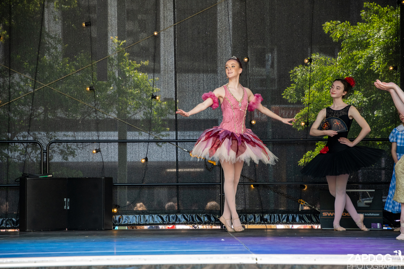 galleries/WellXmas2019/Dancers/mid/mid_welly2019_2_-5975.jpg