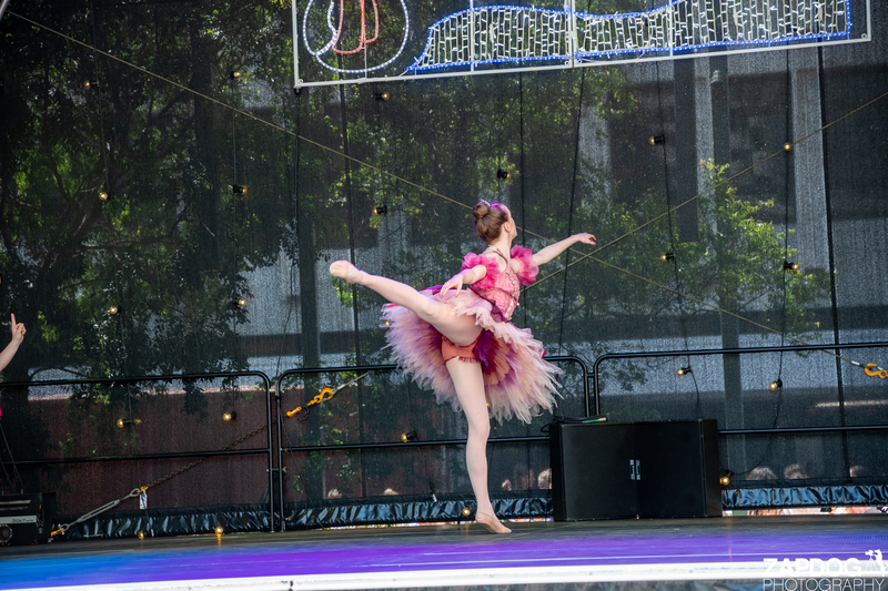 galleries/WellXmas2019/Dancers/mid/mid_welly2019_2_-6000.jpg