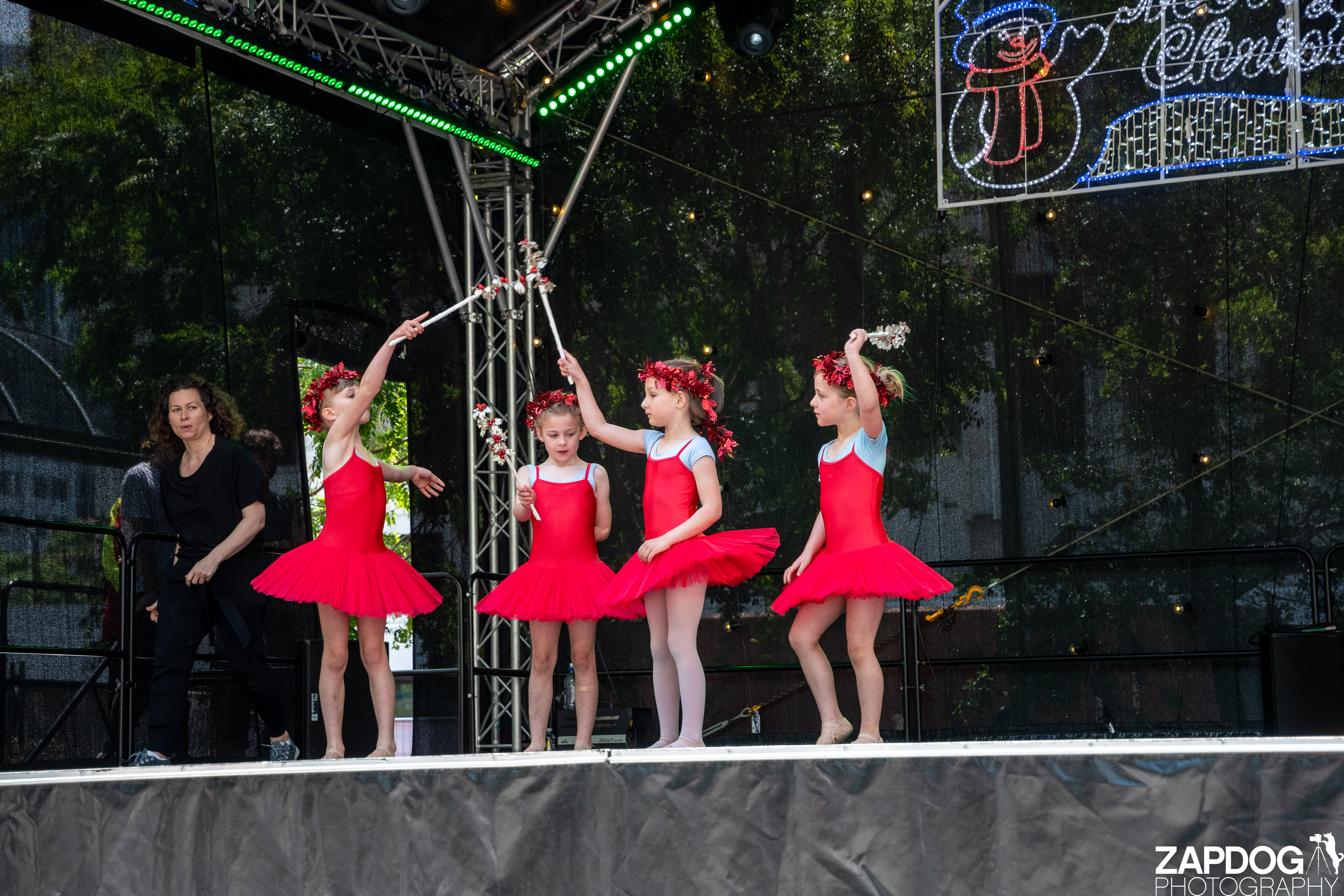galleries/WellXmas2019/Dancers/welly2019_2_-5472.jpg