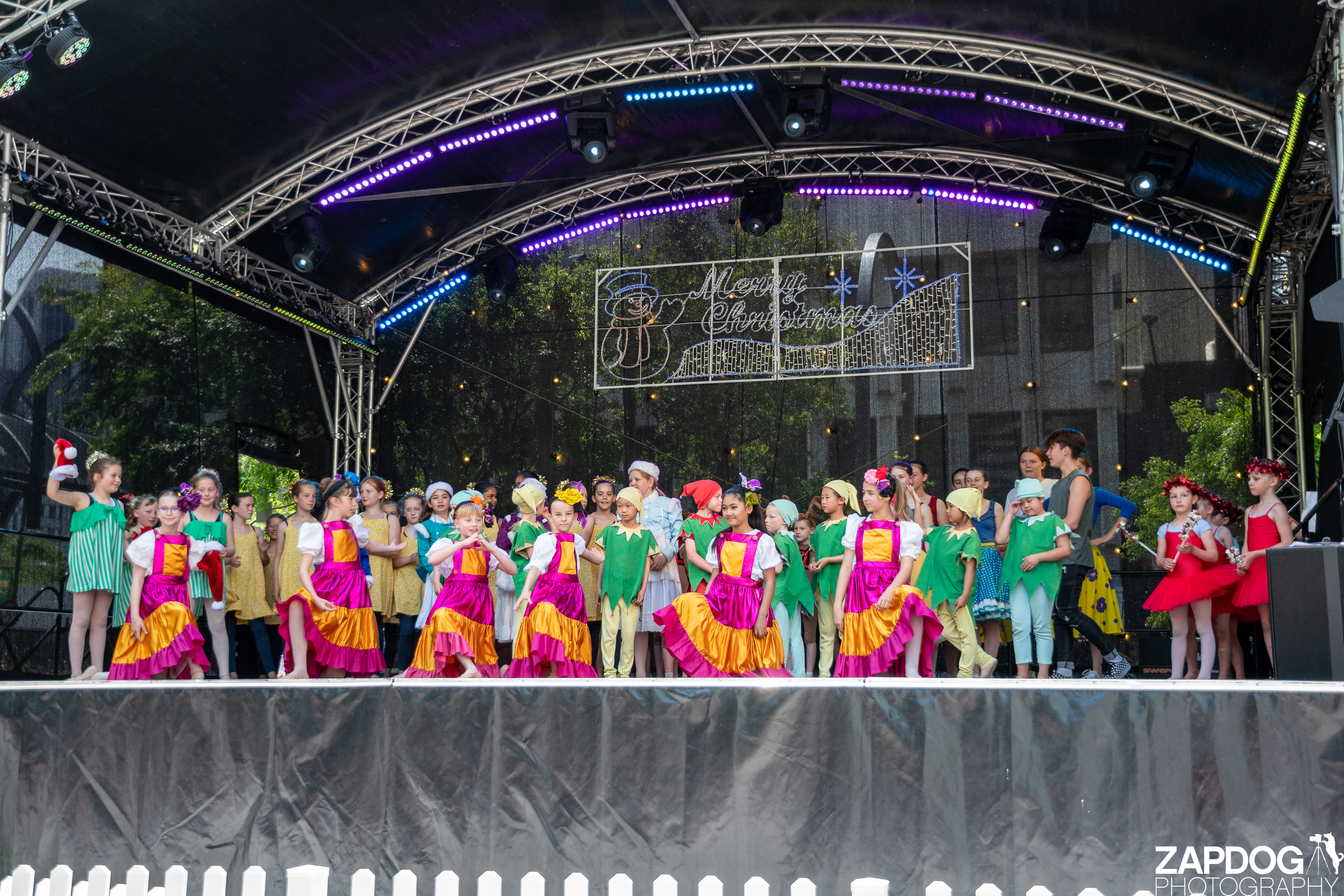galleries/WellXmas2019/Dancers/welly2019_2_-5582.jpg