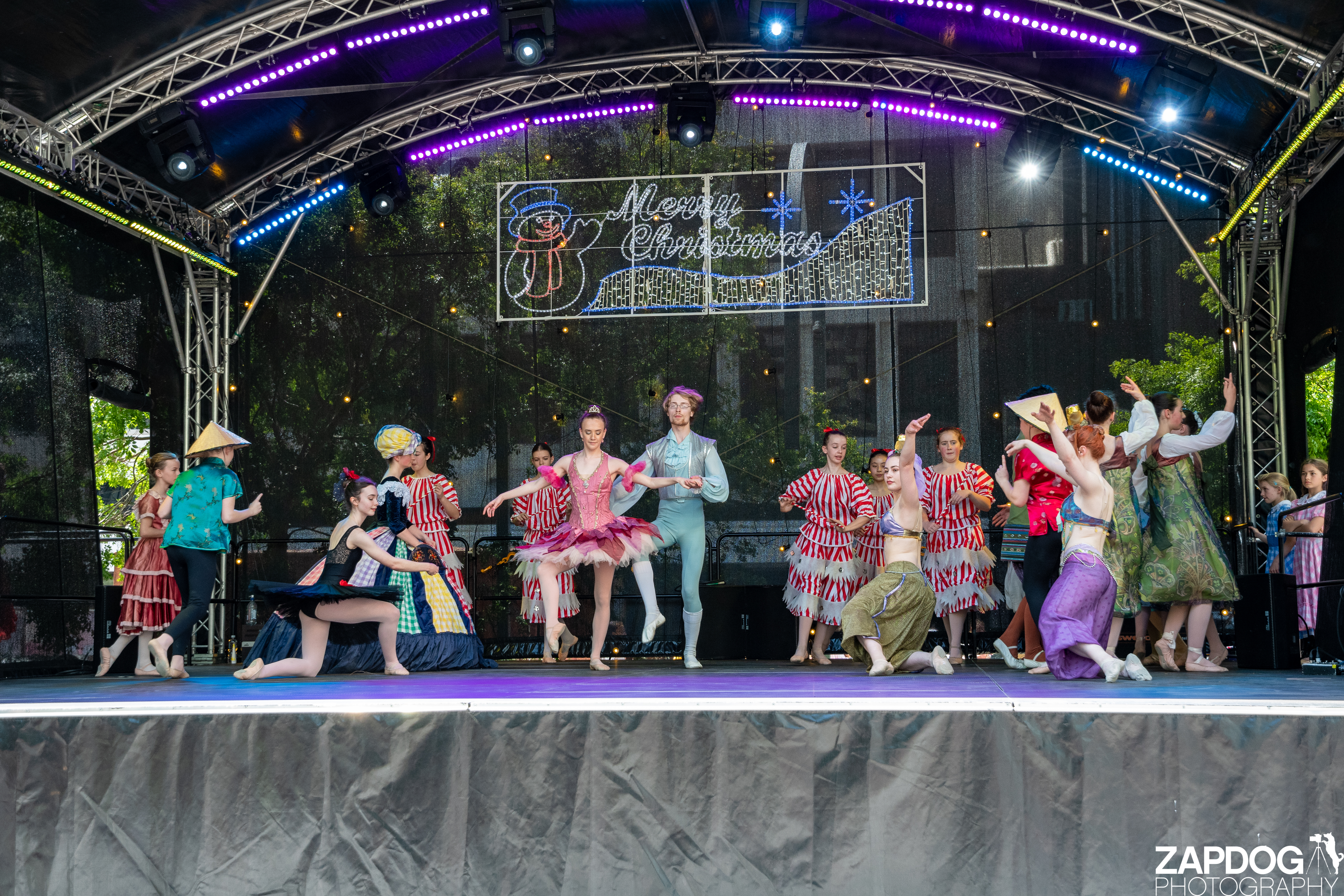 galleries/WellXmas2019/Dancers/welly2019_2_-5931.jpg