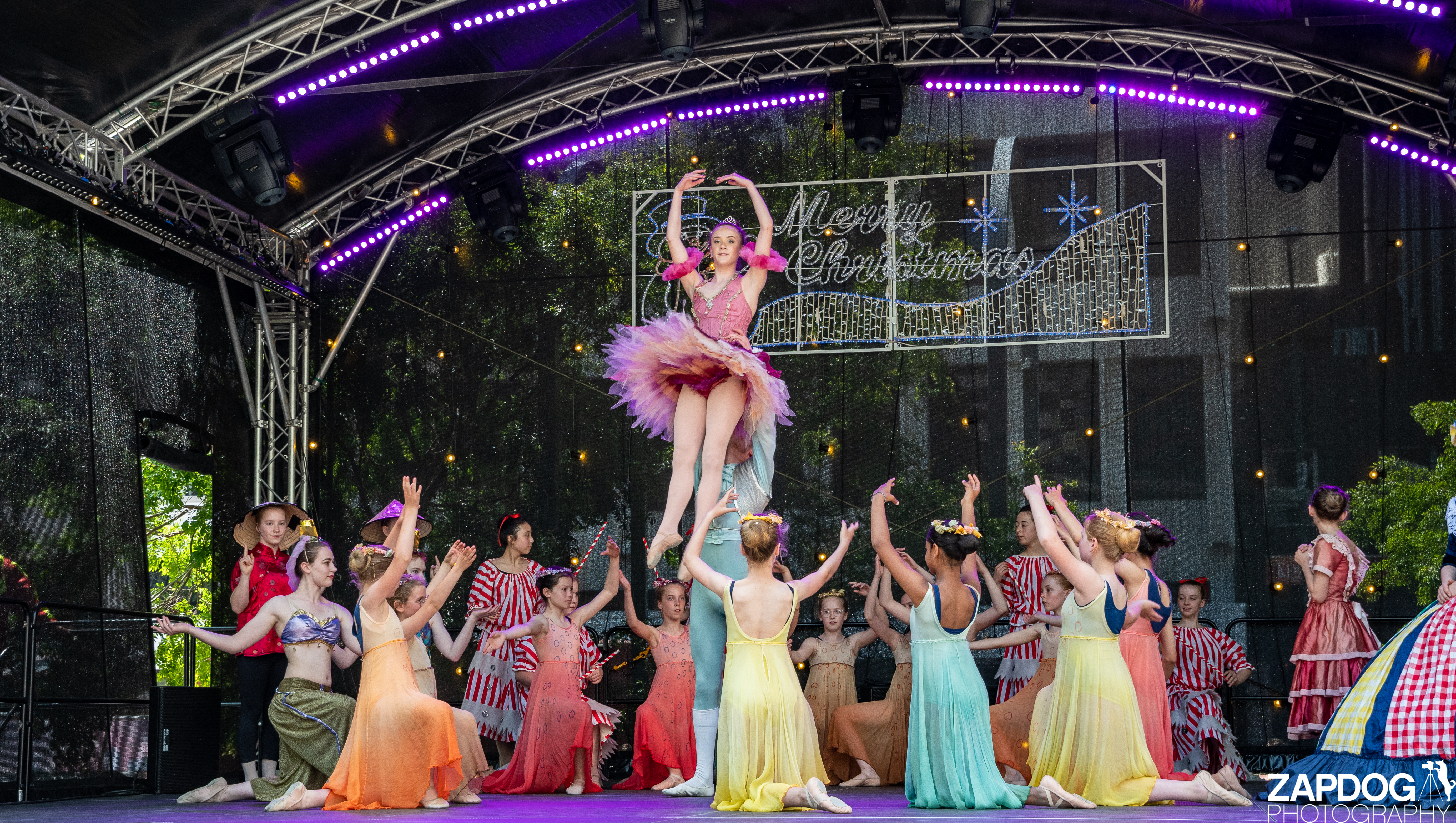 galleries/WellXmas2019/Dancers/welly2019_2_-6044.jpg