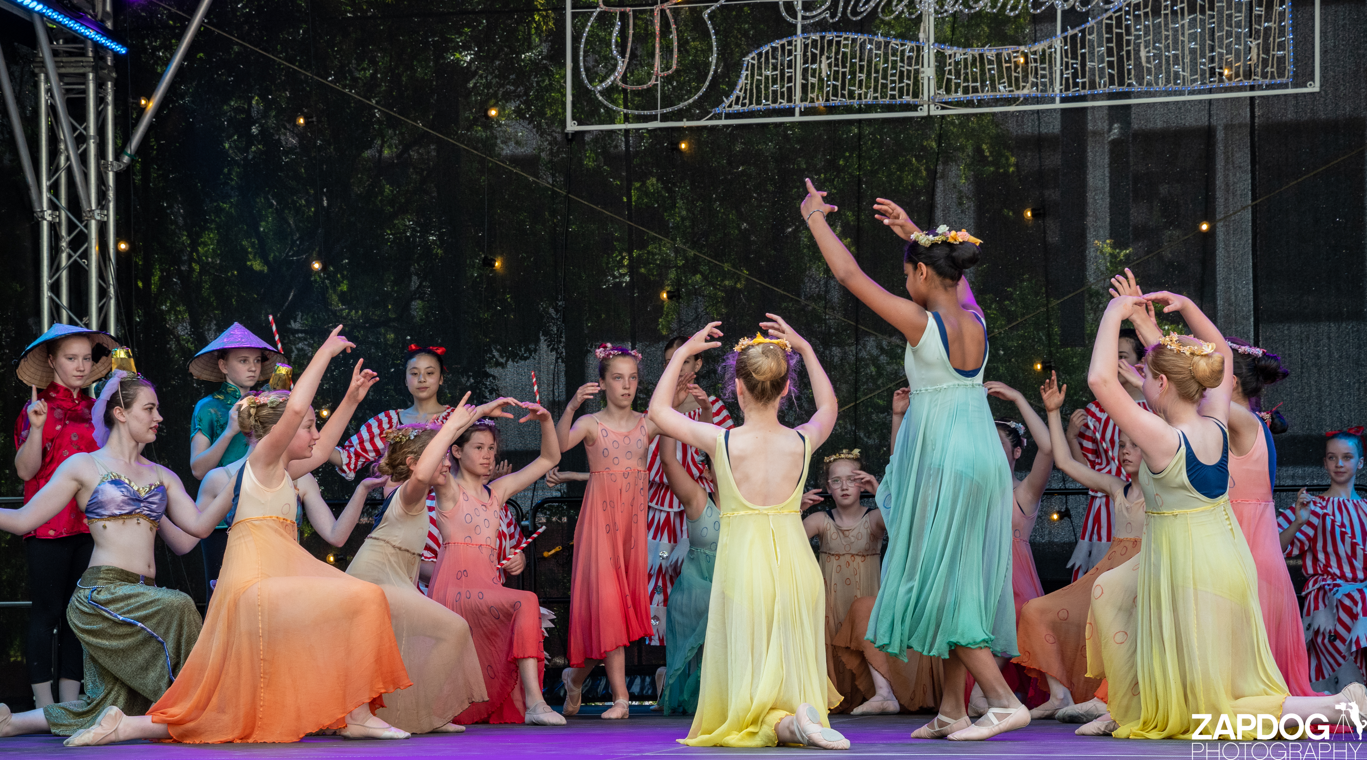 galleries/WellXmas2019/Dancers/welly2019_2_-6055.jpg