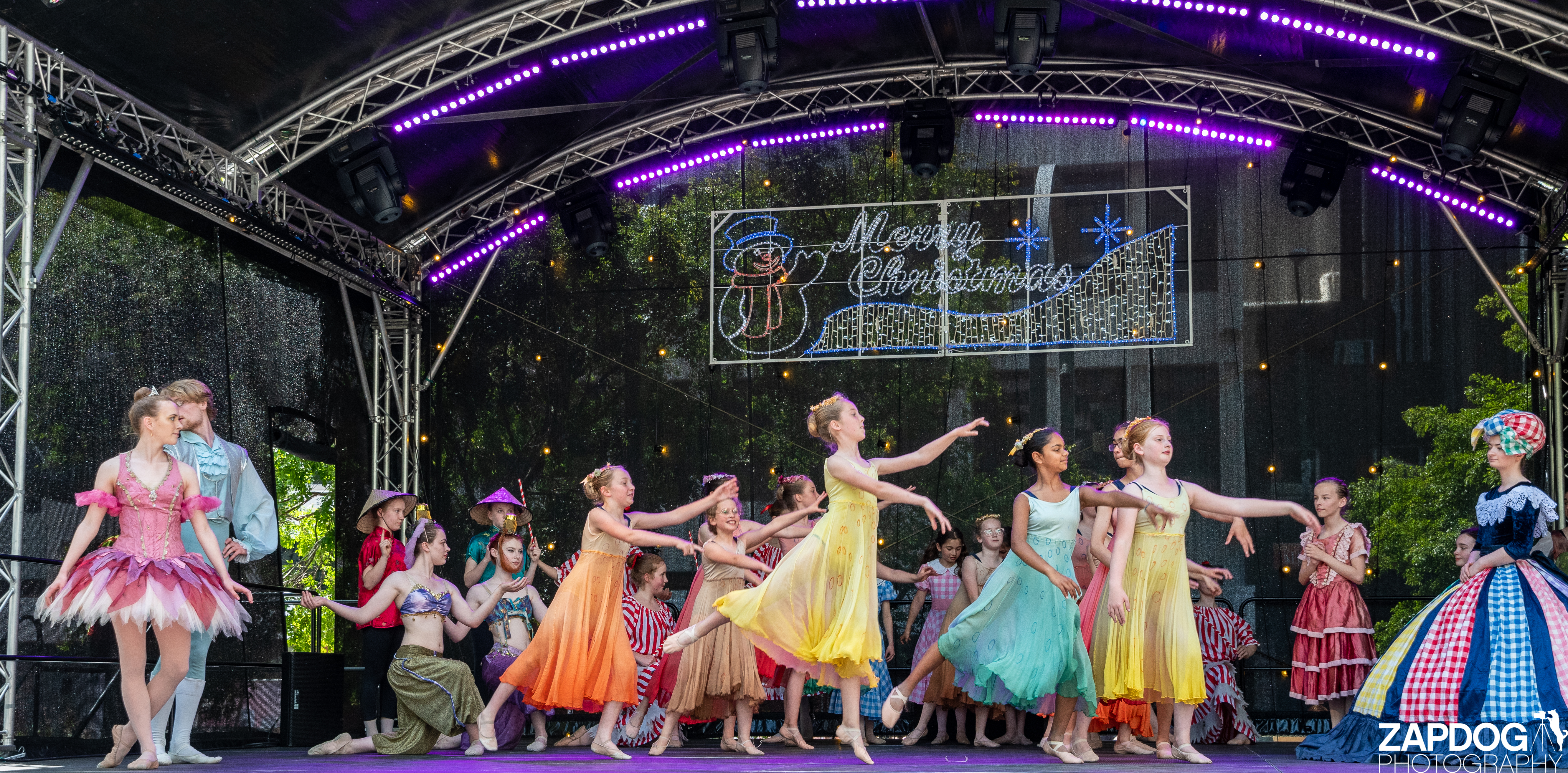 galleries/WellXmas2019/Dancers/welly2019_2_-6068.jpg