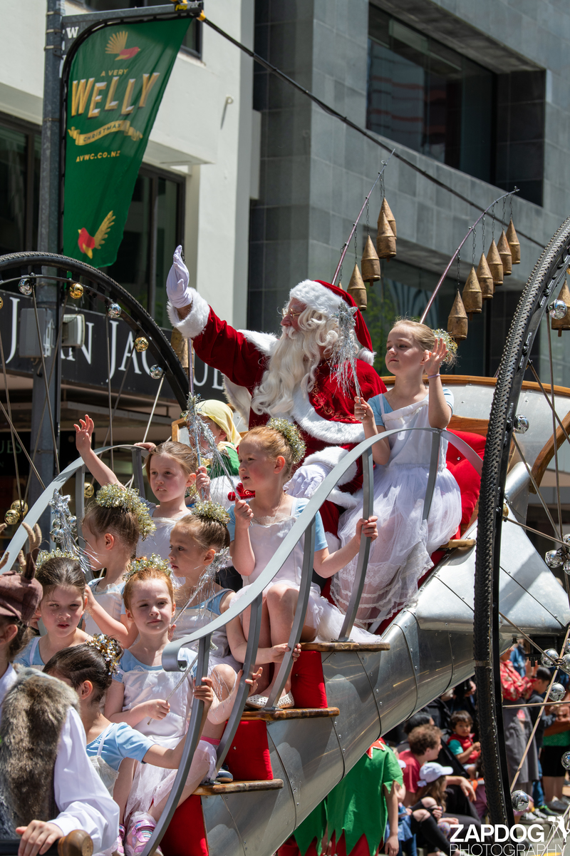 galleries/WellXmas2020/Parade/mid/mid_welly2020-parade-3615-2.jpg
