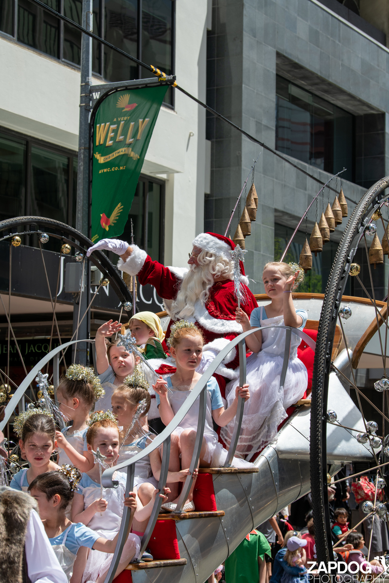 galleries/WellXmas2020/Parade/mid/mid_welly2020-parade-3617-2.jpg