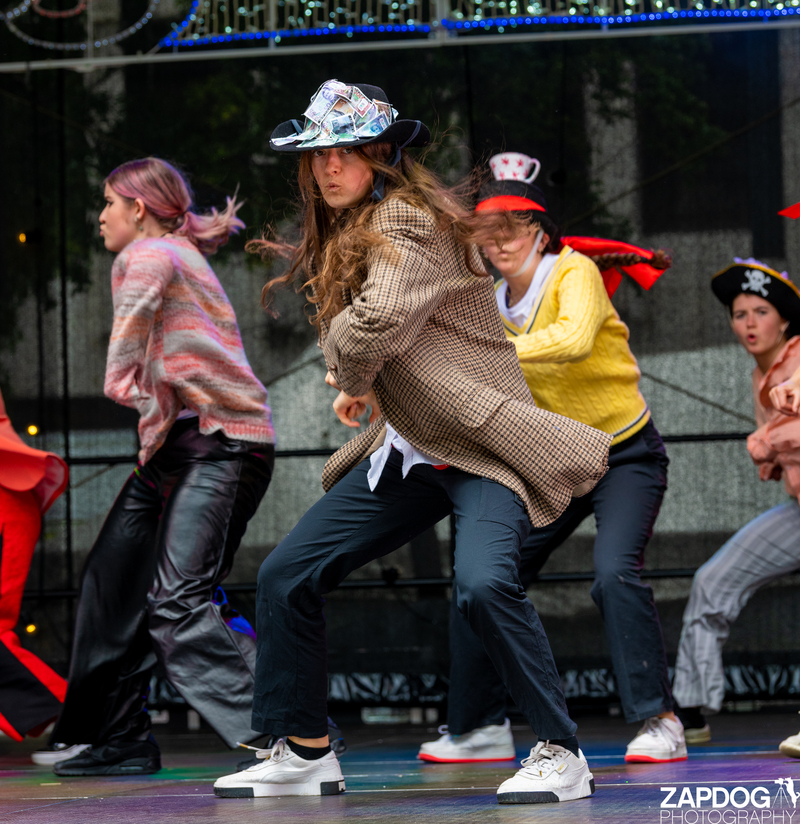galleries/WellXmas2020/Performer25/mid/mid_welly2020-performers-7416-2.jpg