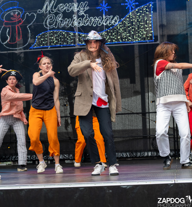 galleries/WellXmas2020/Performer25/mid/mid_welly2020-performers-7500-2.jpg