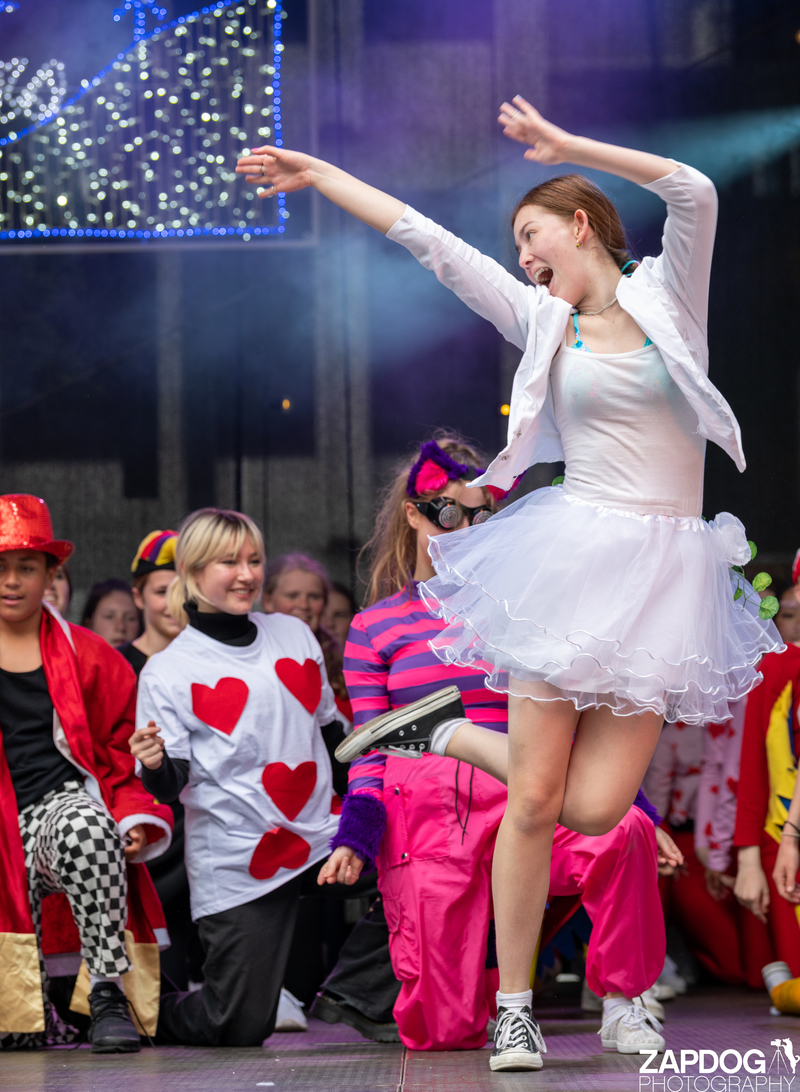 galleries/WellXmas2020/Performer27/mid/mid_welly2020-performers-8352.jpg