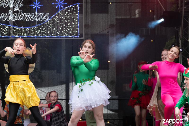 galleries/WellXmas2020/Performers10/mid/mid_welly-2-19.jpg