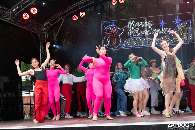 galleries/WellXmas2020/Performers10/mid/mid_welly-2-30.jpg