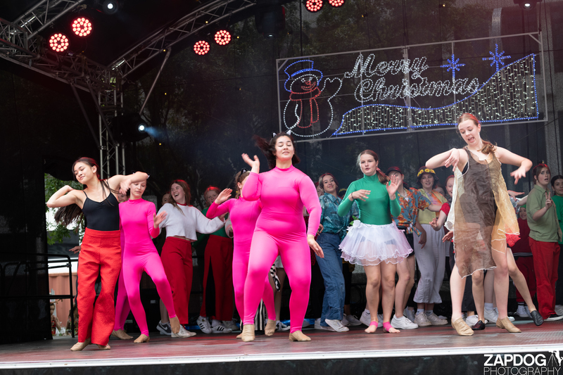 galleries/WellXmas2020/Performers10/mid/mid_welly-2-31.jpg