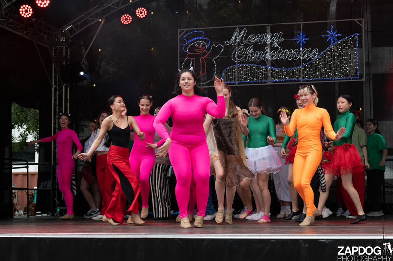 galleries/WellXmas2020/Performers10/mid/mid_welly-2-37.jpg