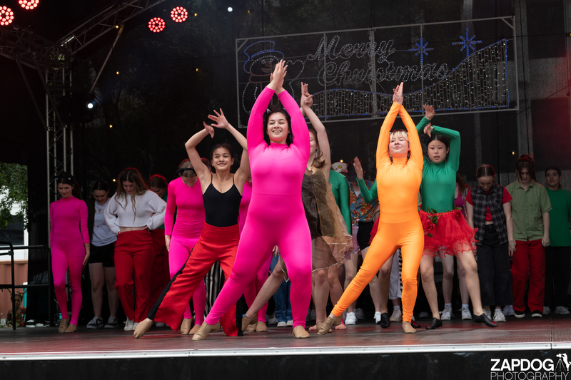 galleries/WellXmas2020/Performers10/mid/mid_welly-2-41.jpg