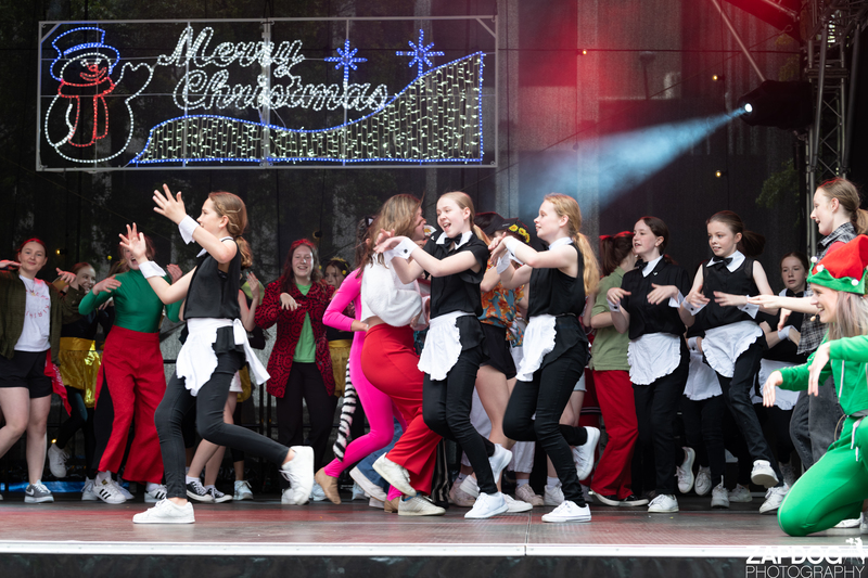 galleries/WellXmas2020/Performers10/mid/mid_welly-2-51.jpg