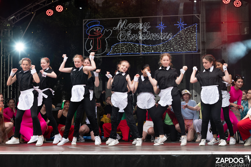 galleries/WellXmas2020/Performers10/mid/mid_welly-2-57.jpg