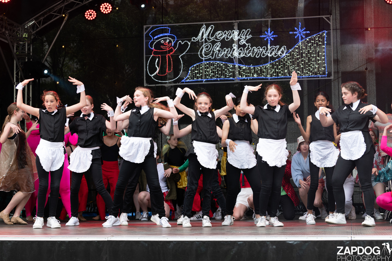 galleries/WellXmas2020/Performers10/mid/mid_welly-2-61.jpg