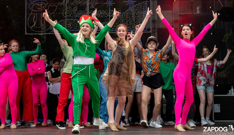 galleries/WellXmas2020/Performers10/mid/mid_welly-2-83.jpg