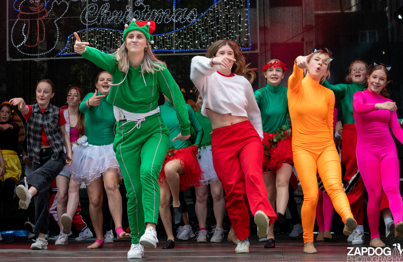galleries/WellXmas2020/Performers10/mid/mid_welly-2-88.jpg