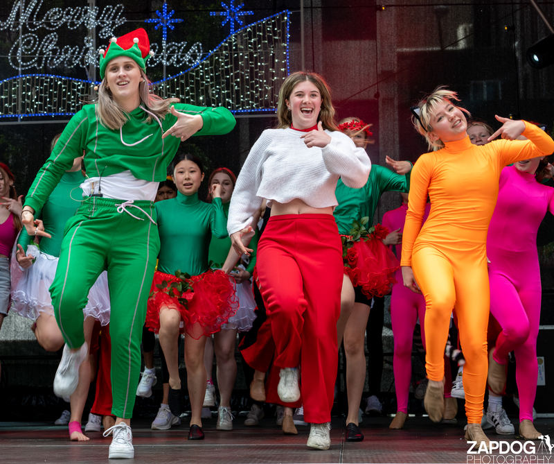 galleries/WellXmas2020/Performers10/mid/mid_welly-2-89.jpg