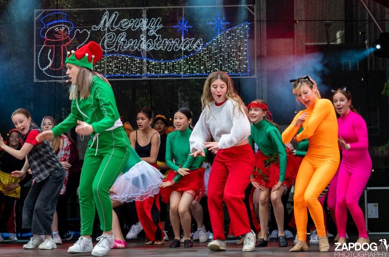 galleries/WellXmas2020/Performers10/mid/mid_welly-2-91.jpg