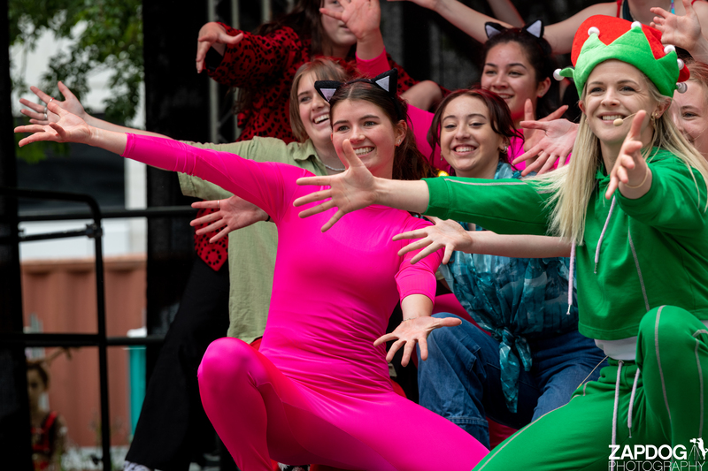 galleries/WellXmas2020/Performers10/mid/mid_welly-2-97.jpg