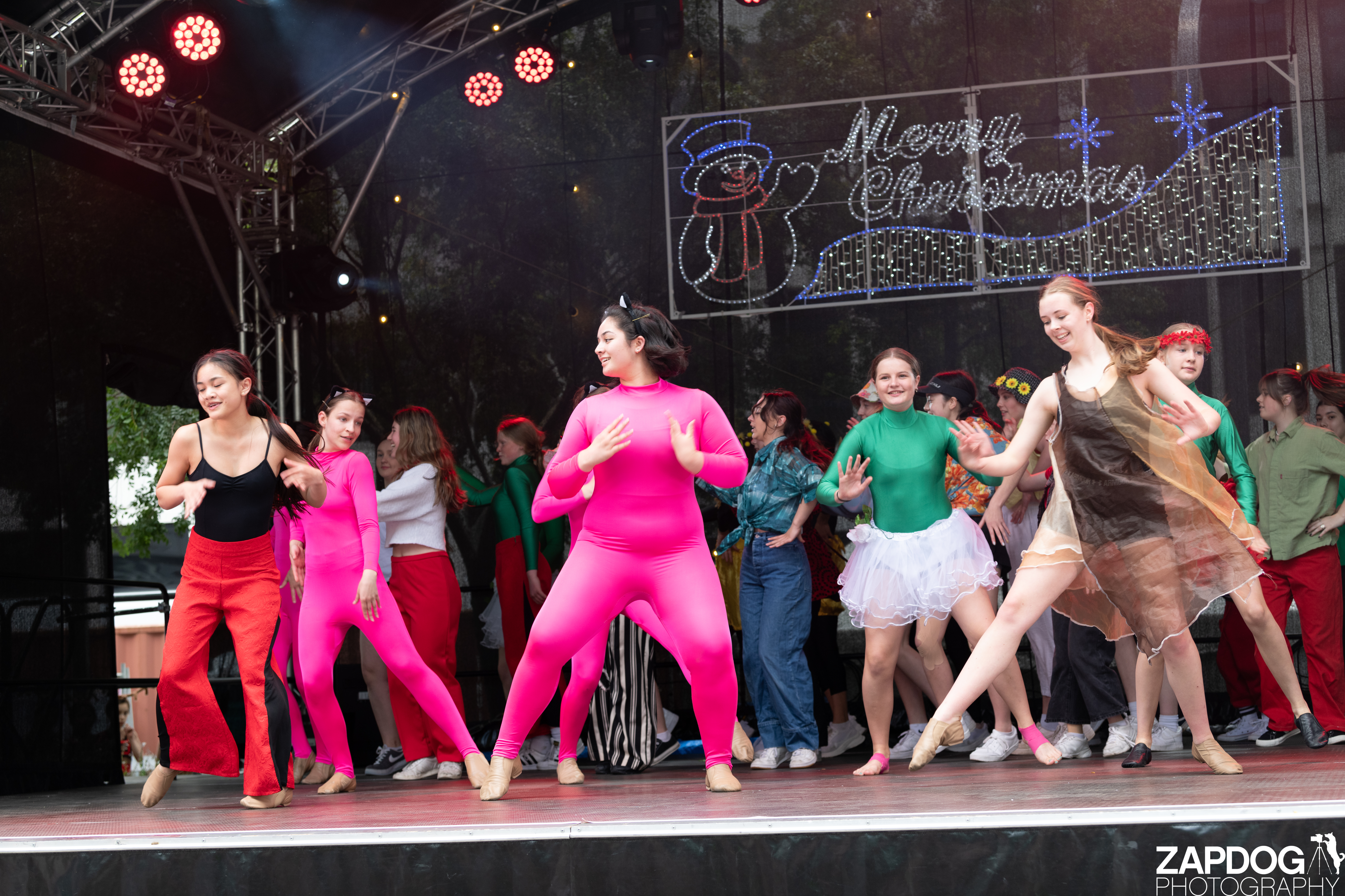 galleries/WellXmas2020/Performers10/welly-2-34.jpg