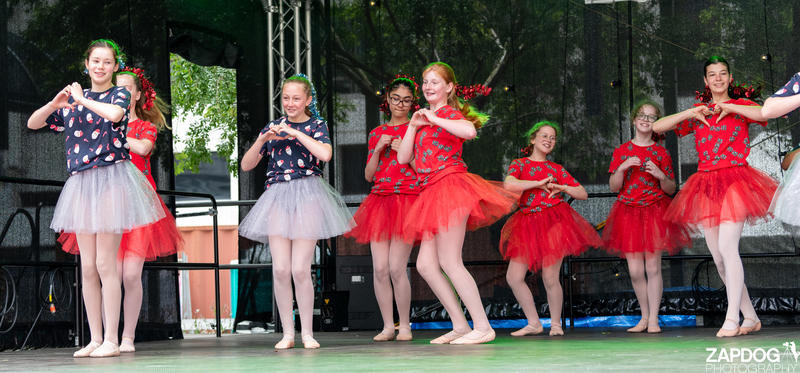 galleries/WellXmas2020/Performers11/mid/mid_welly-2-22.jpg