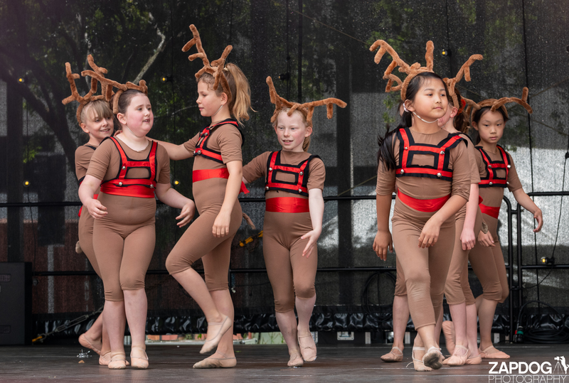 galleries/WellXmas2020/Performers16/mid/mid_welly2020-performers-5813-2.jpg