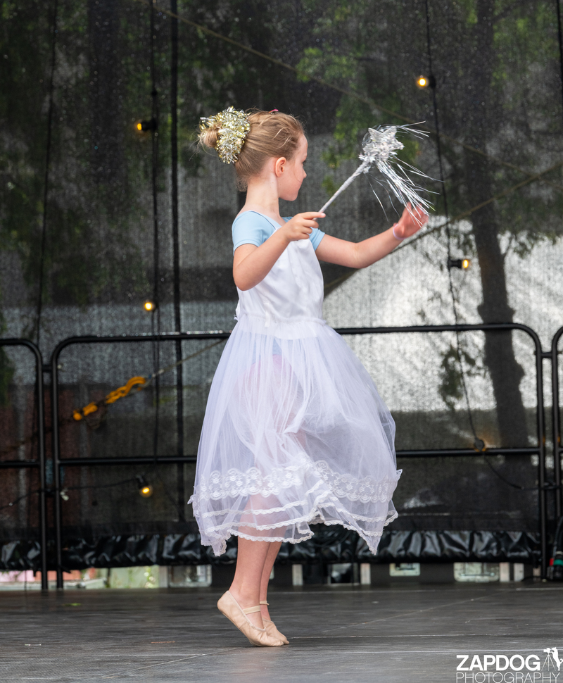 galleries/WellXmas2020/Performers17/mid/mid_welly2020-performers-5903-2.jpg