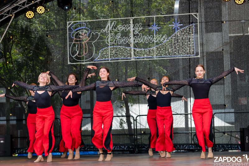 galleries/WellXmas2020/Performers2/mid/mid_welly2020-performers-3834-2.jpg
