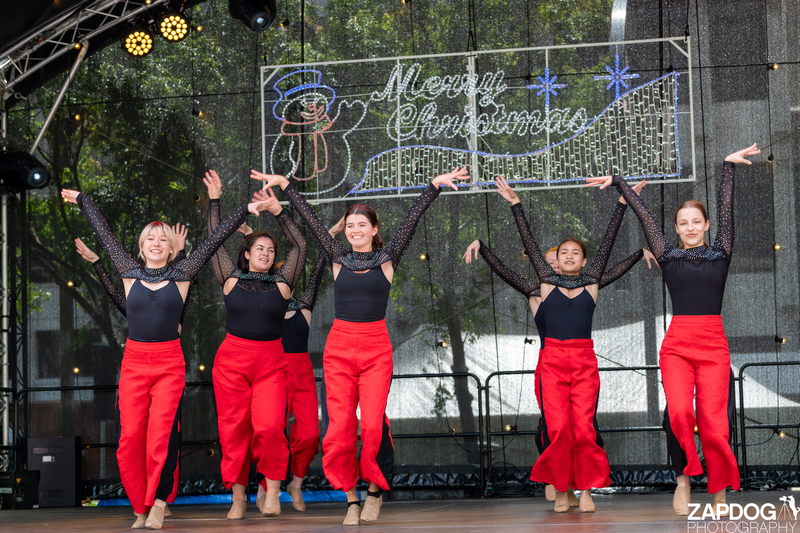 galleries/WellXmas2020/Performers2/mid/mid_welly2020-performers-3836-2.jpg