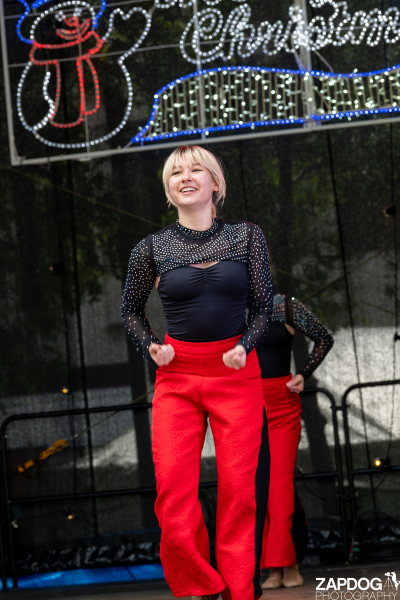 galleries/WellXmas2020/Performers2/mid/mid_welly2020-performers-3942-2.jpg